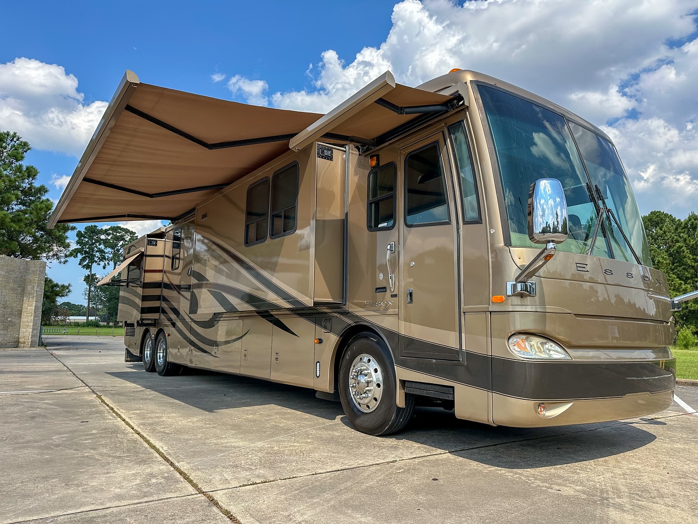 Read more about the article 2005 Newmar essex 4503c