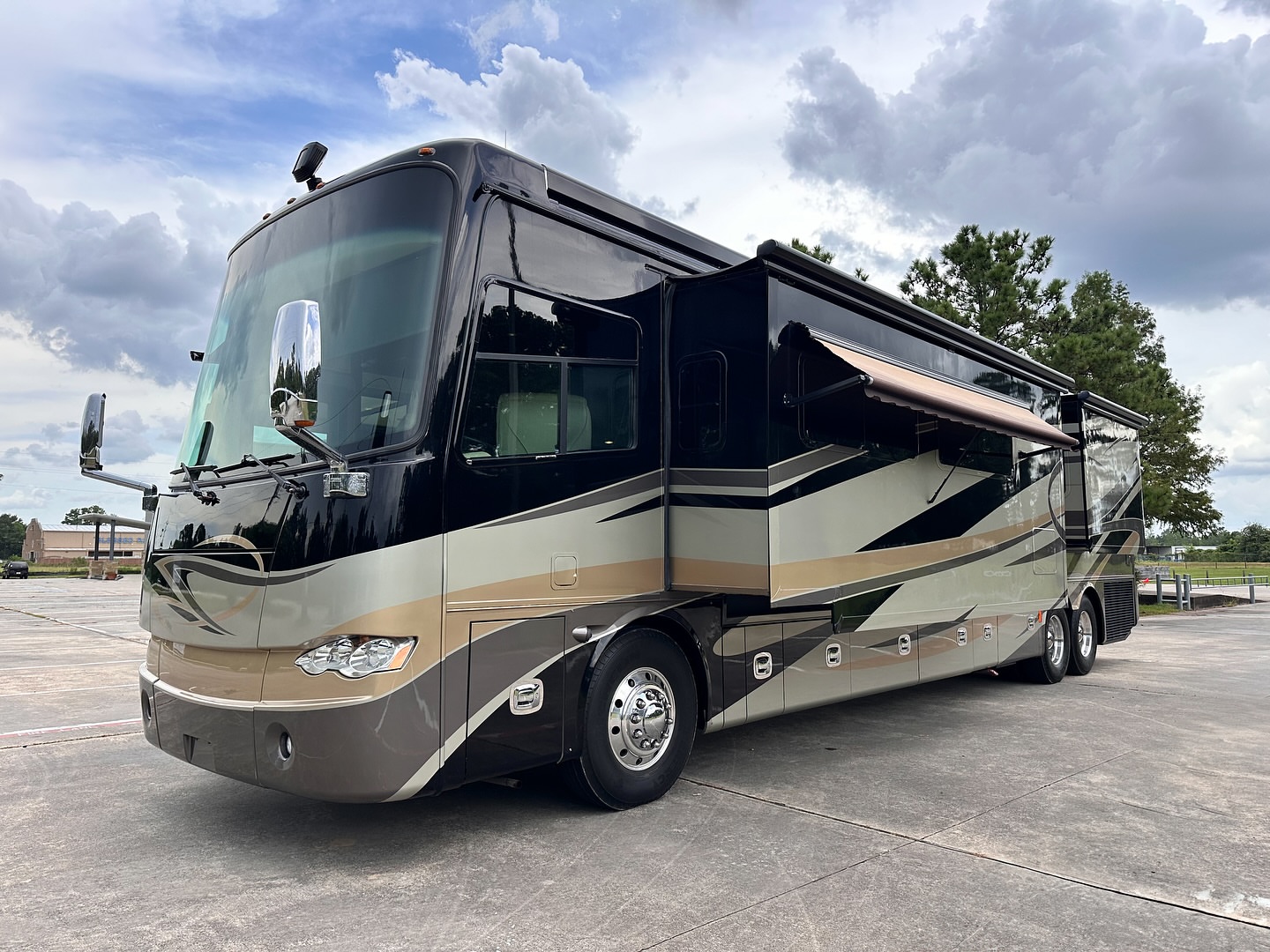 Read more about the article 2012 Tiffin Allegro Bus 43qrp