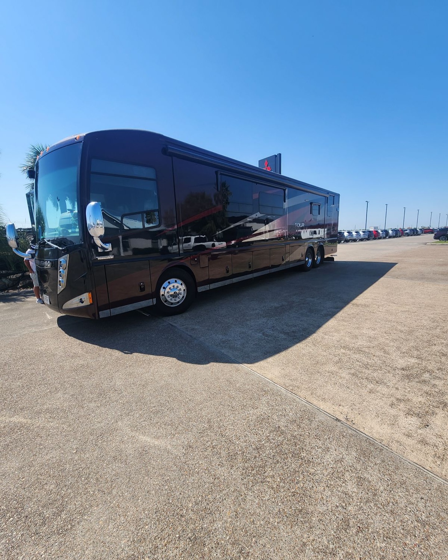 Read more about the article $109,995 call 832-492-1075<br>2015 Winnebago Tour 42 ‘<br>