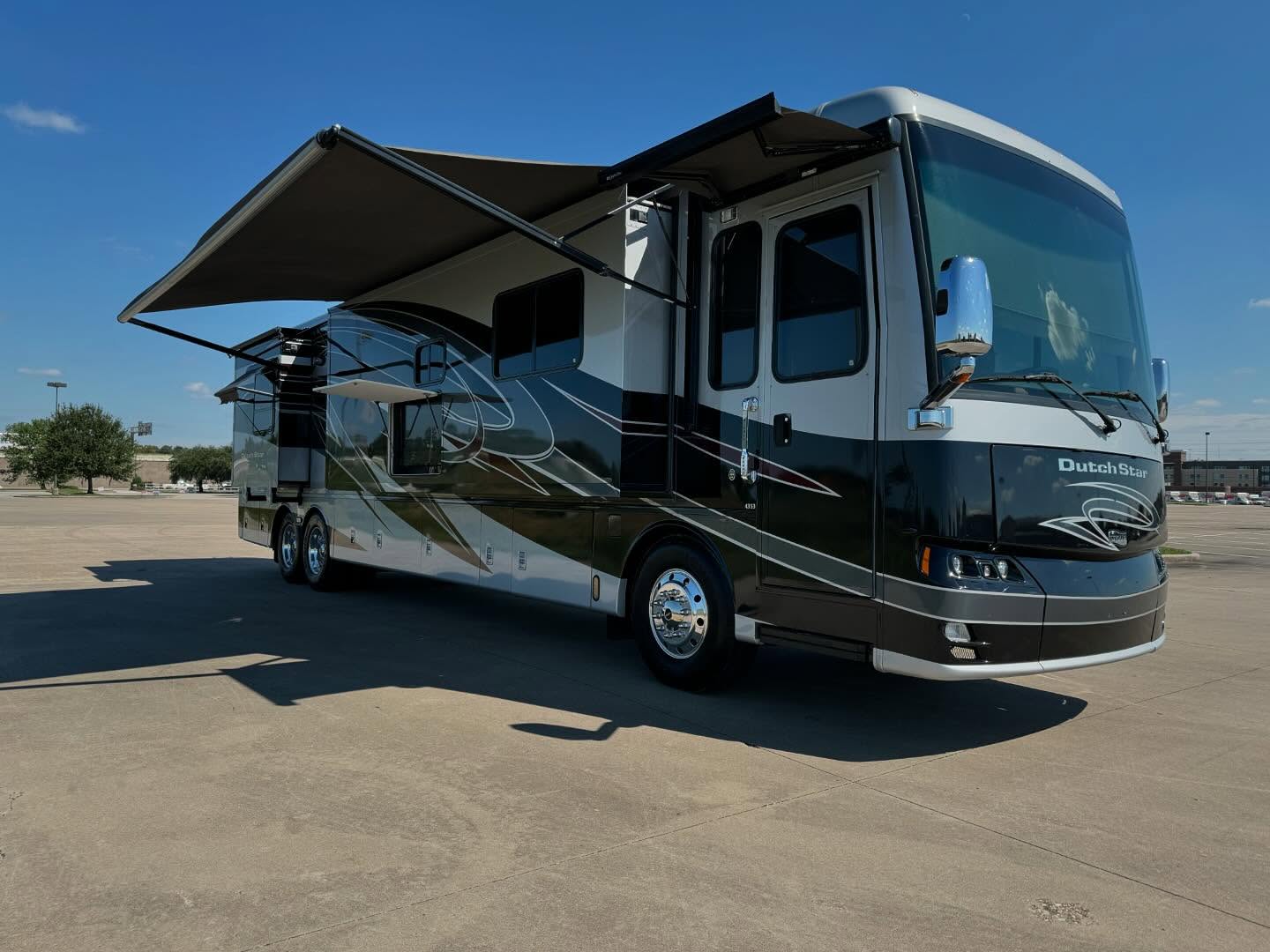 Read more about the article 2012 Newmar Dutchstar 4354